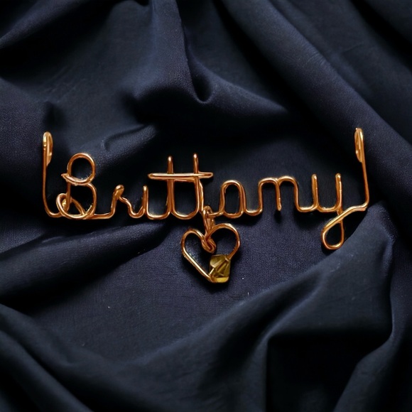 Brittany wired name pendant - Picture 1 of 2